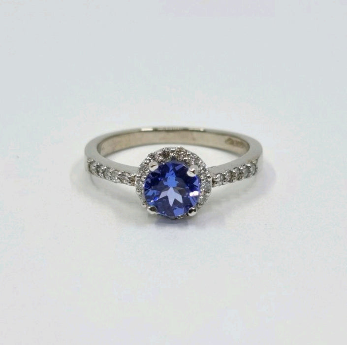 Tanzanite 1.00ct tw Ring with 0.25ct tw diamonds in 14kt Gold