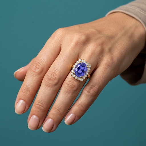 Tanzanite 18.20ct tw Ring with  2.50ct Diamonds in 14kt Gold