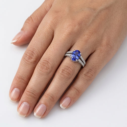 Tanzanite 1.40ct tw Ring with 0.20ct tw diamonds in 14kt Gold