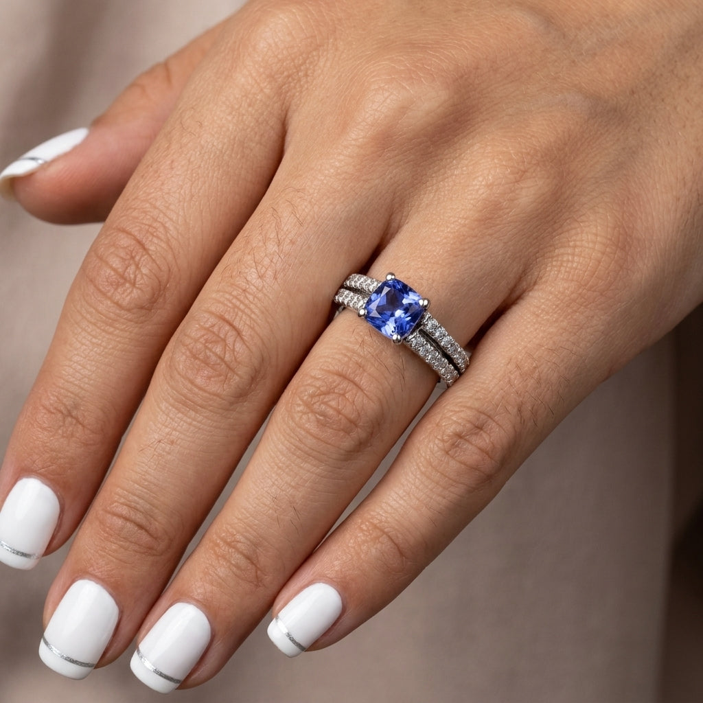 Tanzanite 0.90ct tw Ring with 0.20ct tw diamonds in 14kt Gold