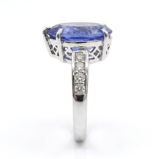 Tanzanite 11.61ct tw Ring with 0.65ct tw diamonds in 14kt Gold