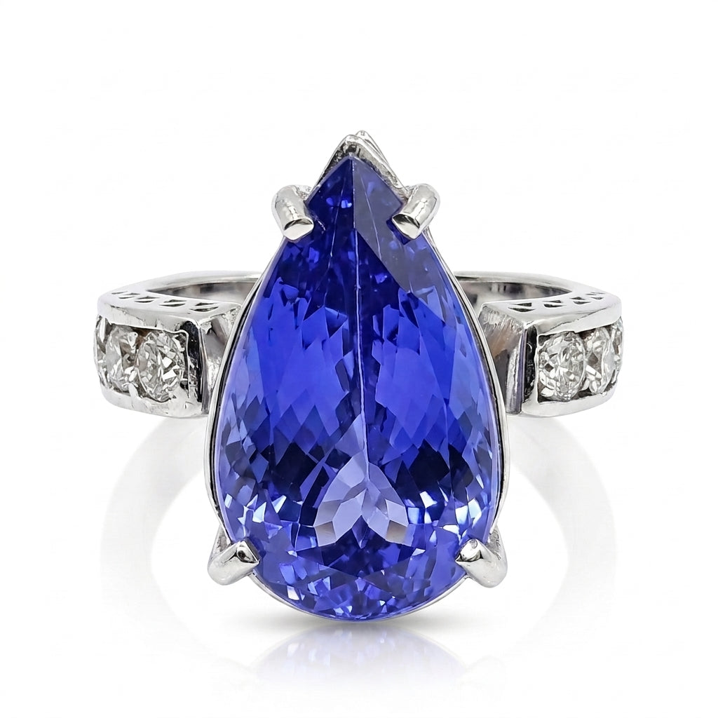 Tanzanite 11.61ct tw Ring with 0.65ct tw diamonds in 14kt Gold