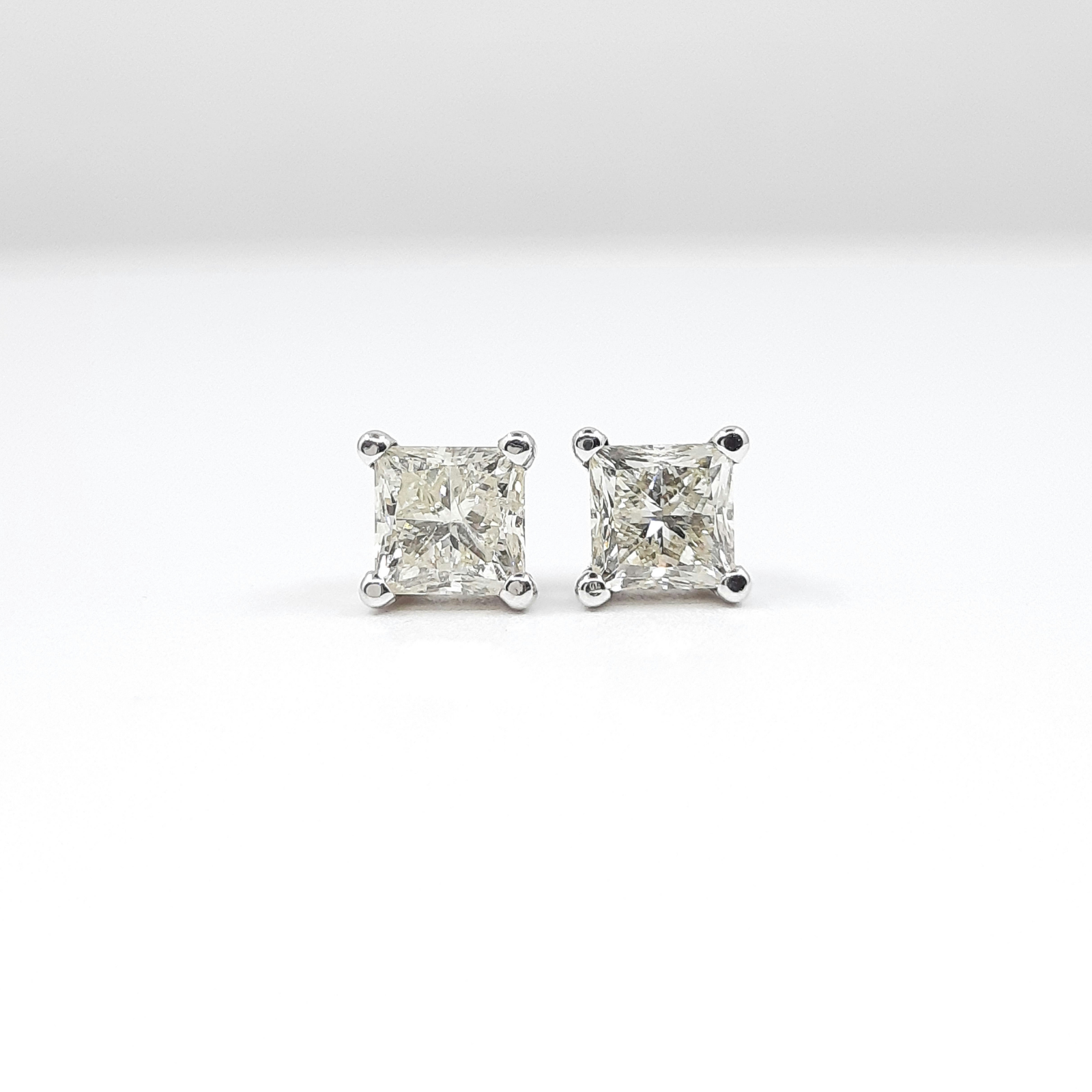 Petite Princess Diamond Stud Earrings elegantly set in 14K Gold (1.00ct TW)