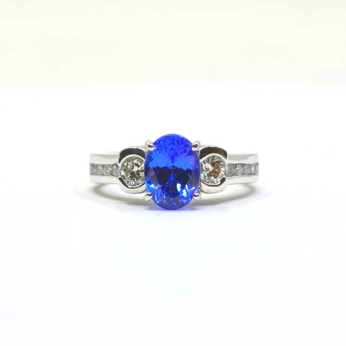 Women's Tanzanite 1.35 ct tw Ring with 0.75 ct tw Diamonds in 14kt Gold