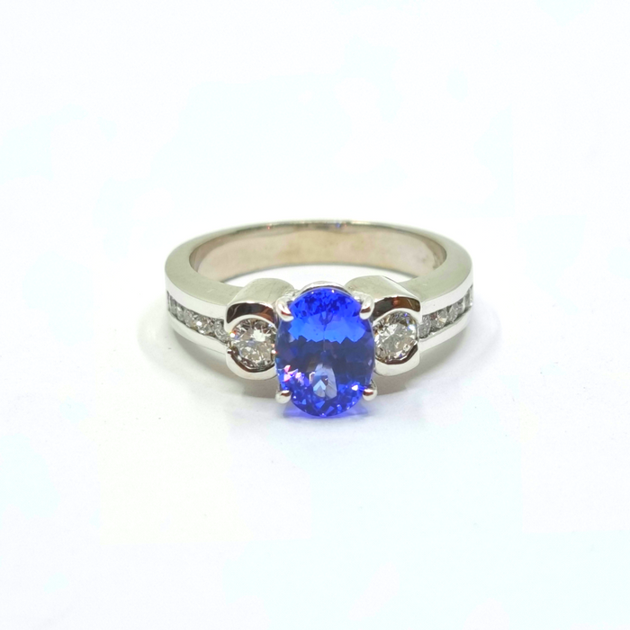 Women's Tanzanite 1.35 ct tw Ring with 0.75 ct tw Diamonds in 14kt Gold