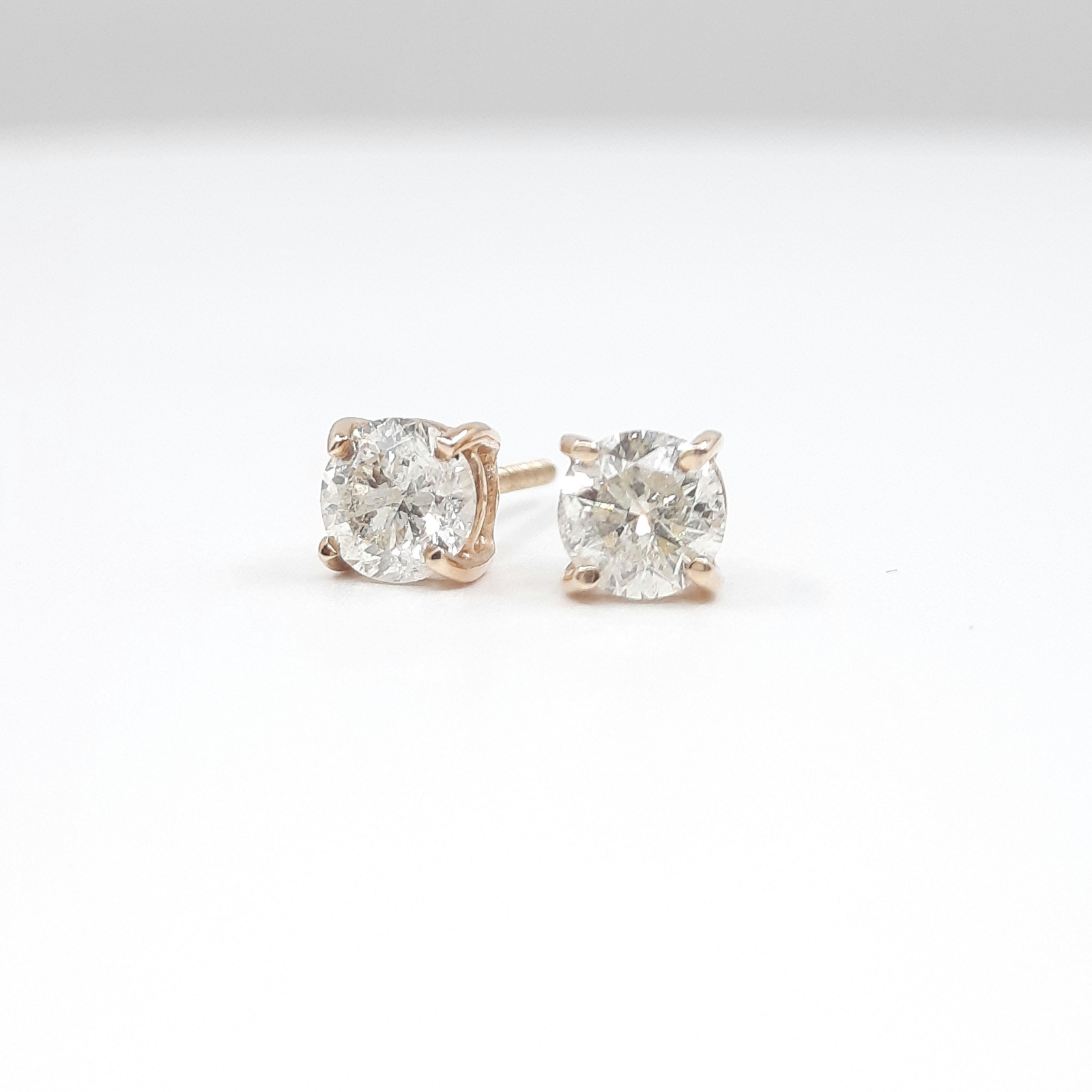 Elegant Round Diamond Stud Earrings set in 14K Gold (1.00ct TW)