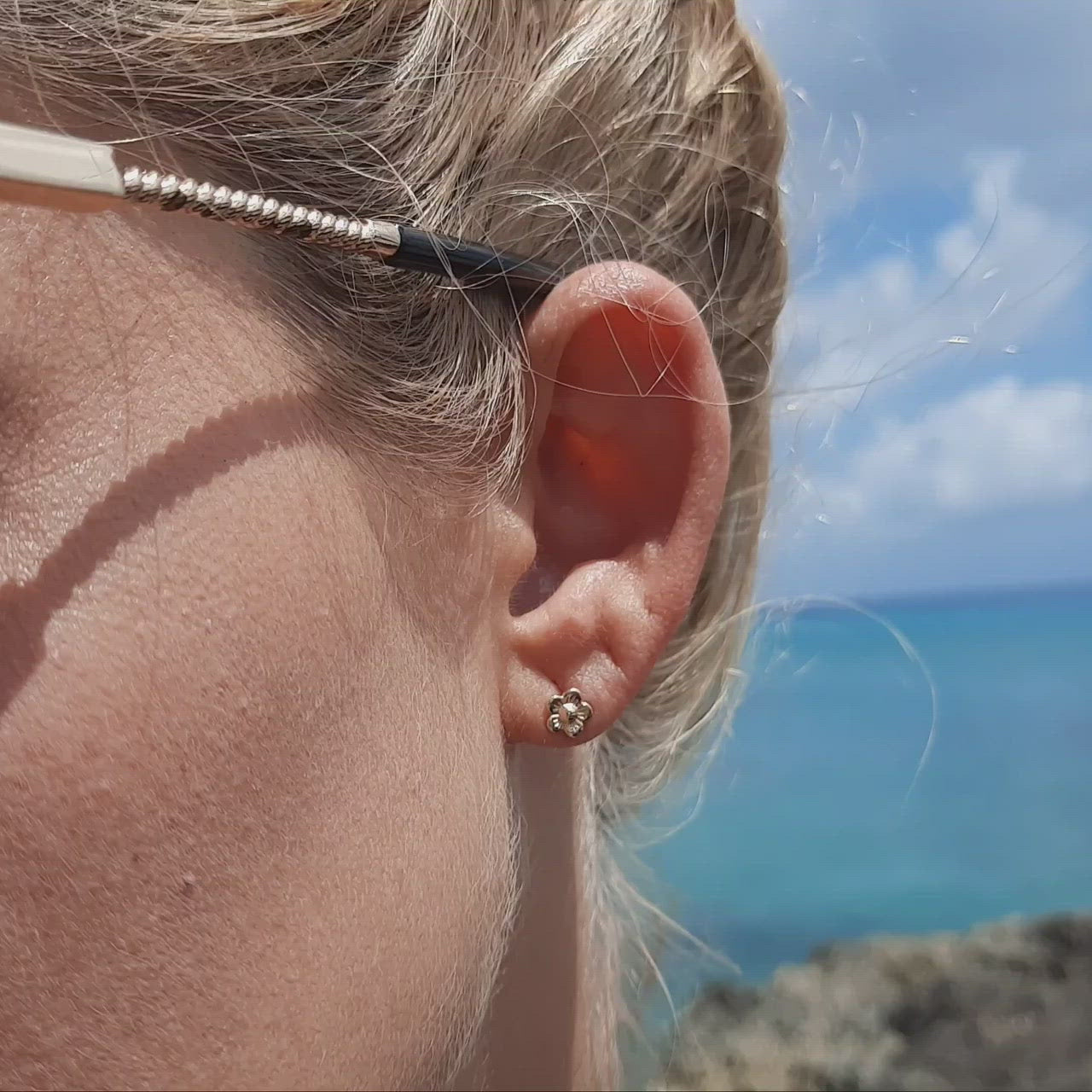 14k Gold Baby Flower Earrings