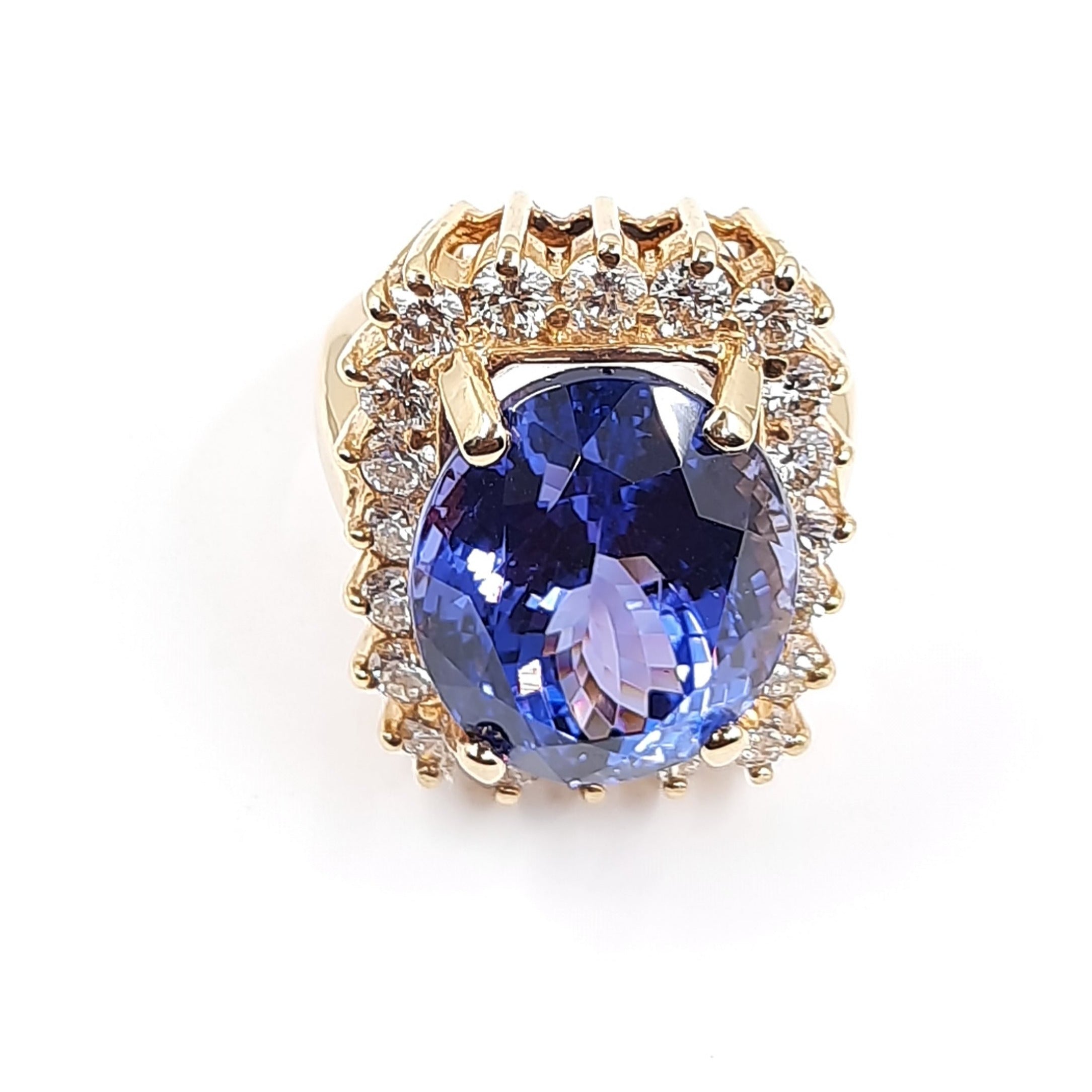 Tanzanite 18.20ct tw Ring with  2.50ct Diamonds in 14kt Gold