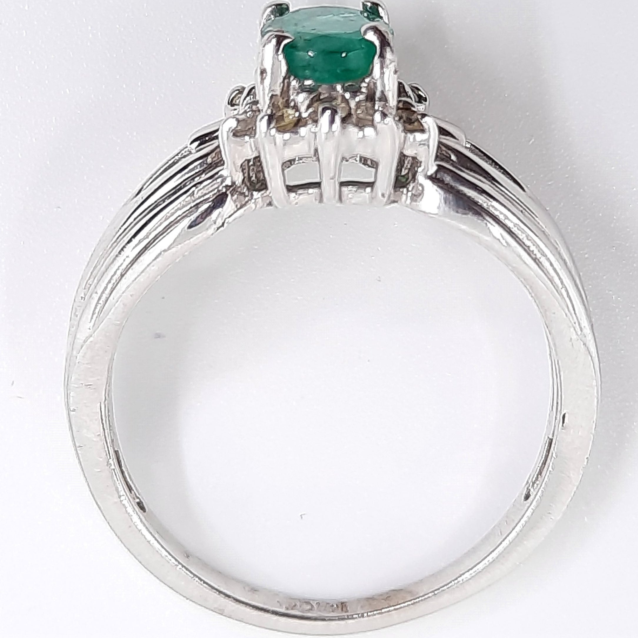 Emerald 0.80ct tw and Diamond 0.15ct tw Women's Ring in 14kt Gold