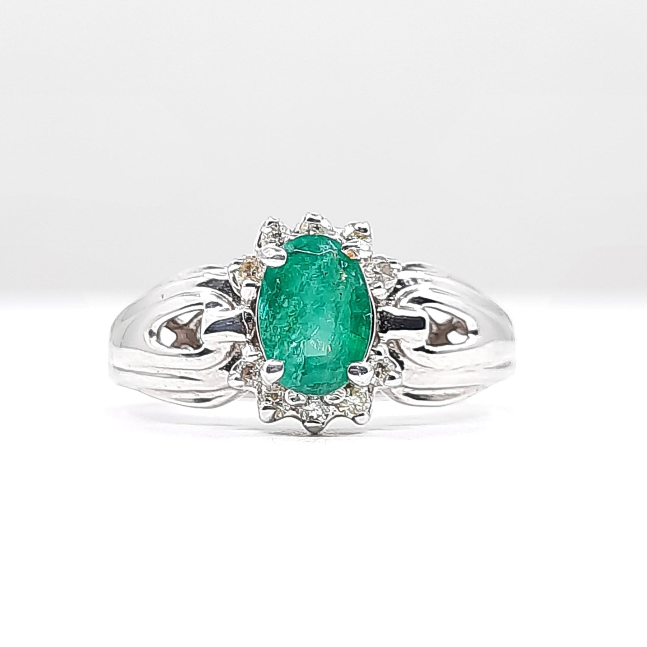 Emerald 0.80ct tw and Diamond 0.15ct tw Women's Ring in 14kt Gold