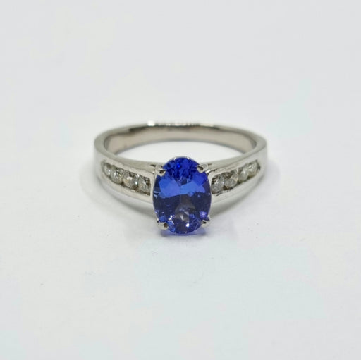 Tanzanite 1.35ct tw Ring with 0.40ct tw diamonds in 14kt Gold