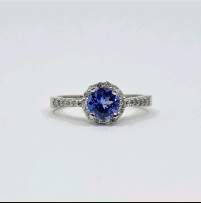 Tanzanite 1.00ct tw Ring with 0.25ct tw diamonds in 14kt Gold