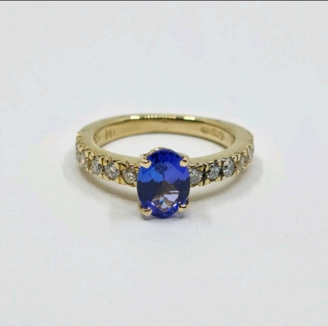 Tanzanite 1.35ct tw Ring with 0.60ct tw diamonds in 14kt Gold