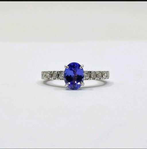 Tanzanite 1.35ct tw Ring with 0.60ct tw diamonds in 14kt Gold