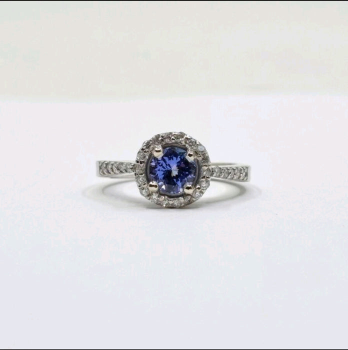 Tanzanite 1.00ct tw Ring with 0.30ct tw diamonds in 14kt Gold