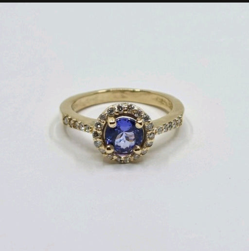 Tanzanite 1.00ct tw Ring with 0.30ct tw diamonds in 14kt Gold