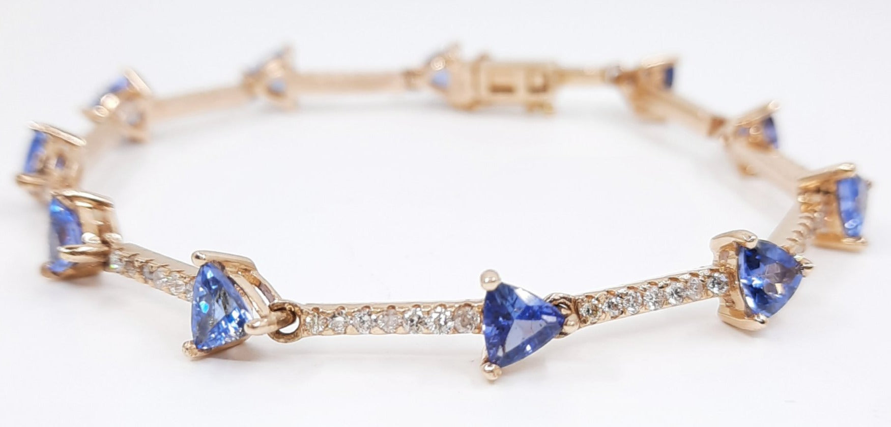 Tanzanite 5.50ct tw & Diamond 0.40ct tw Bracelet - 14kt Gold