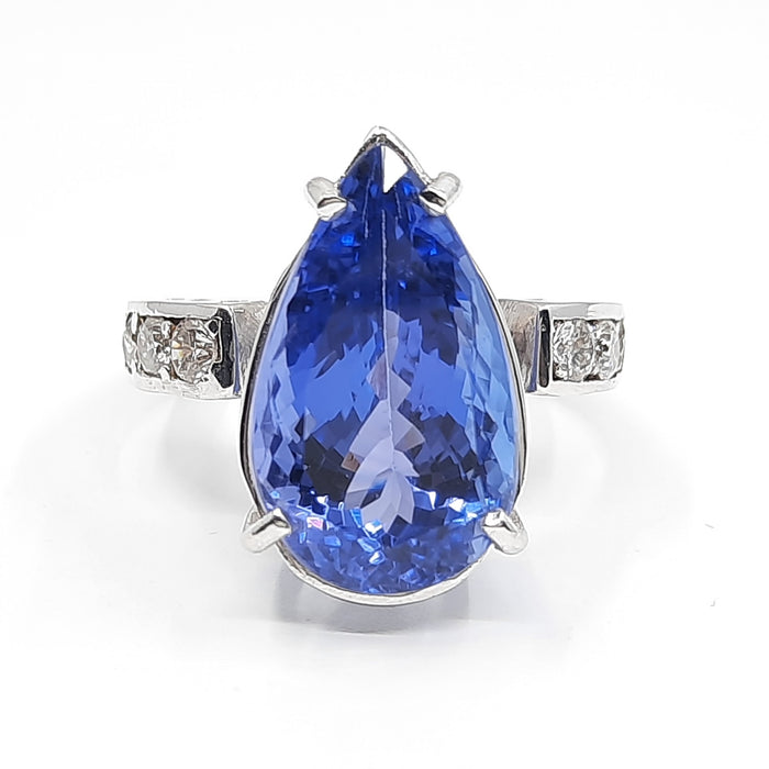Tanzanite 11.61ct tw Ring with 0.65ct tw diamonds in 14kt Gold