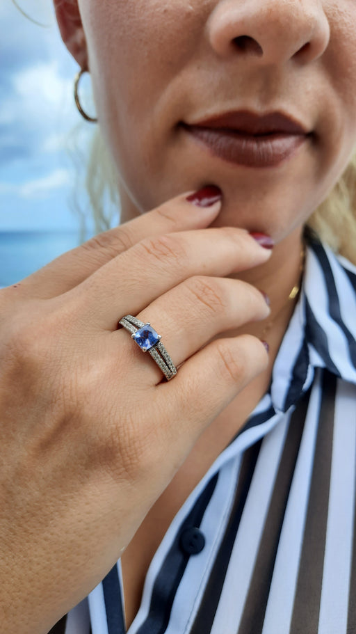 Tanzanite 0.90ct tw Ring with 0.20ct tw diamonds in 14kt Gold