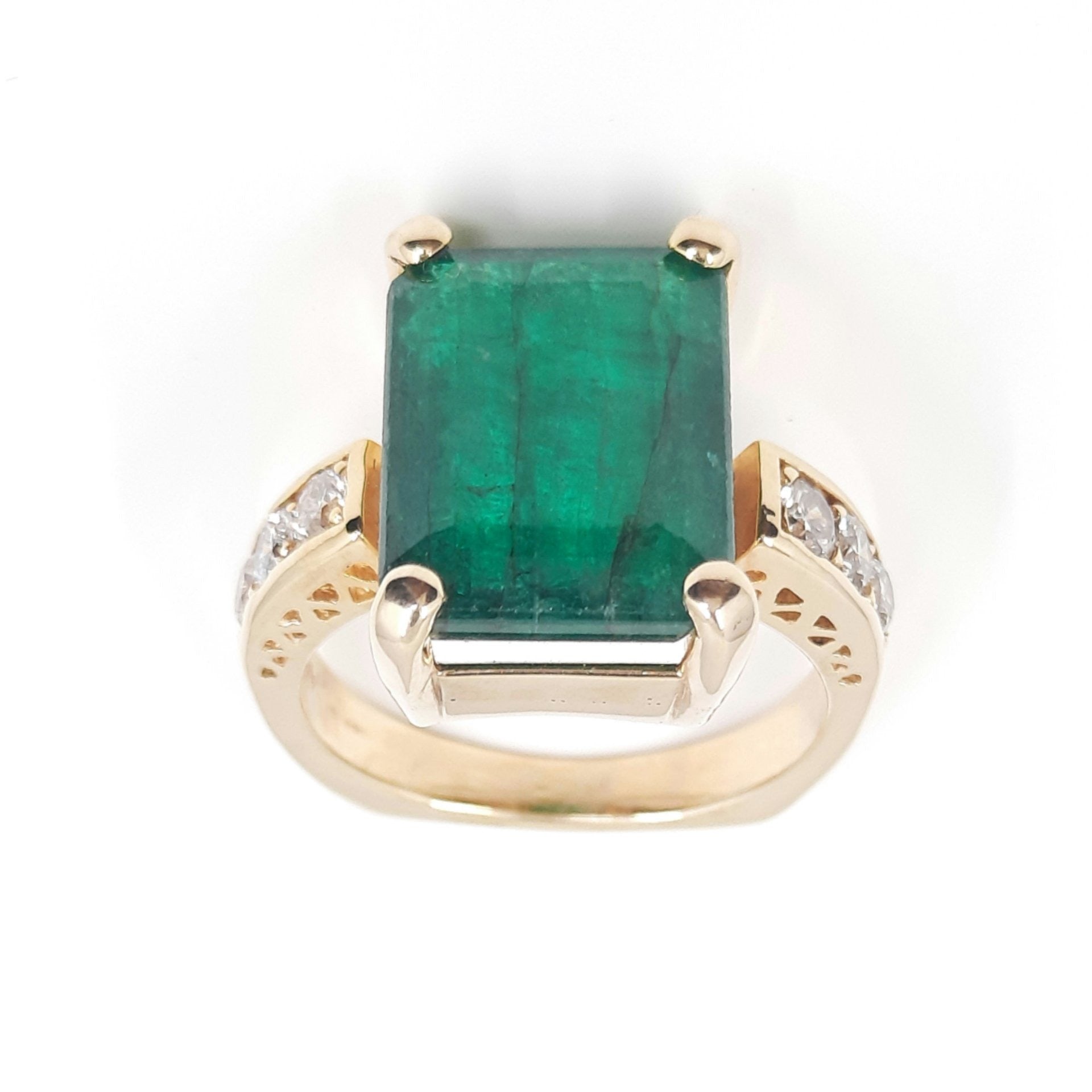 Emerald 10.50ct tw and Diamond 0.88ct tw Women's Ring 14kt Gold