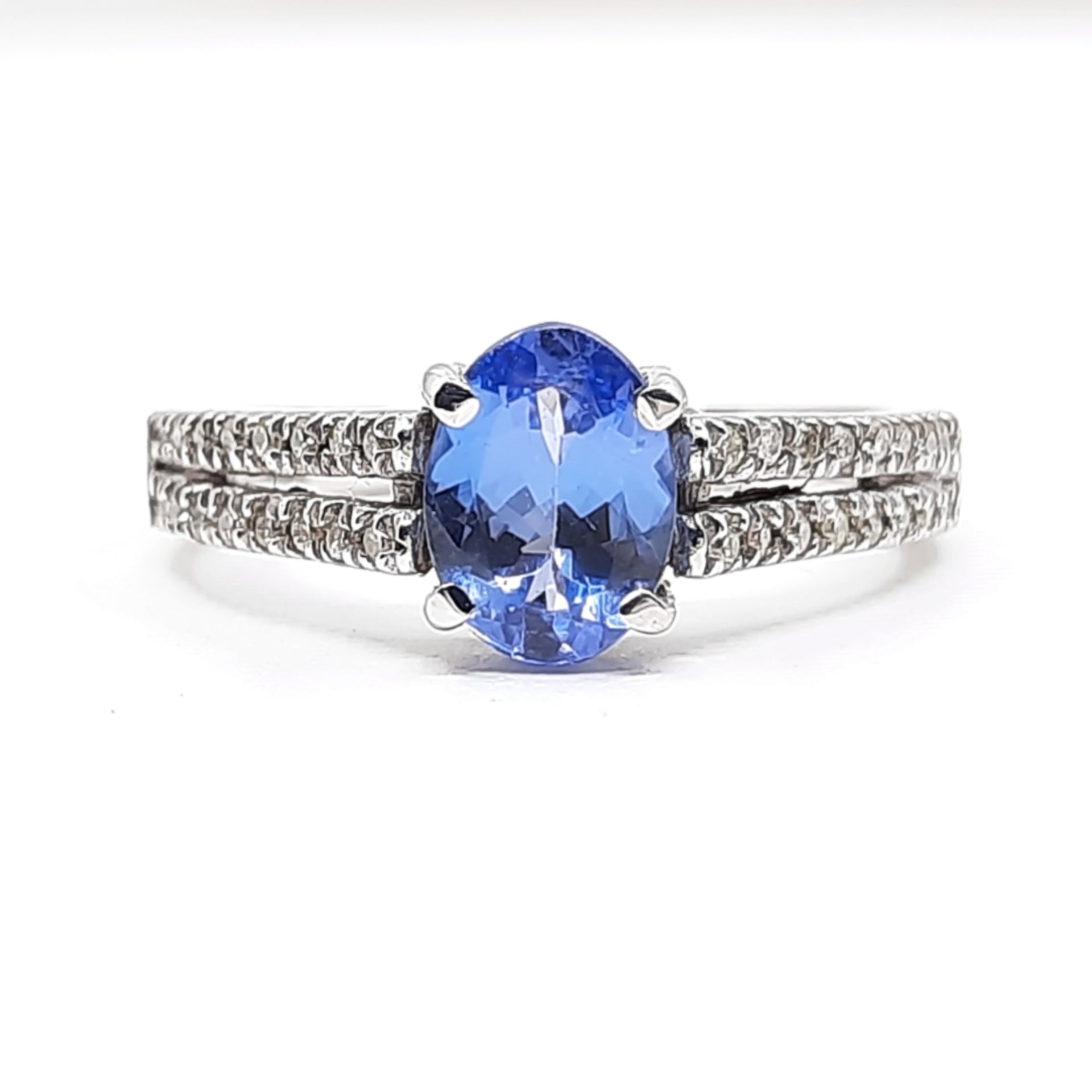 Tanzanite 1.40ct tw Ring with 0.20ct tw diamonds in 14kt Gold