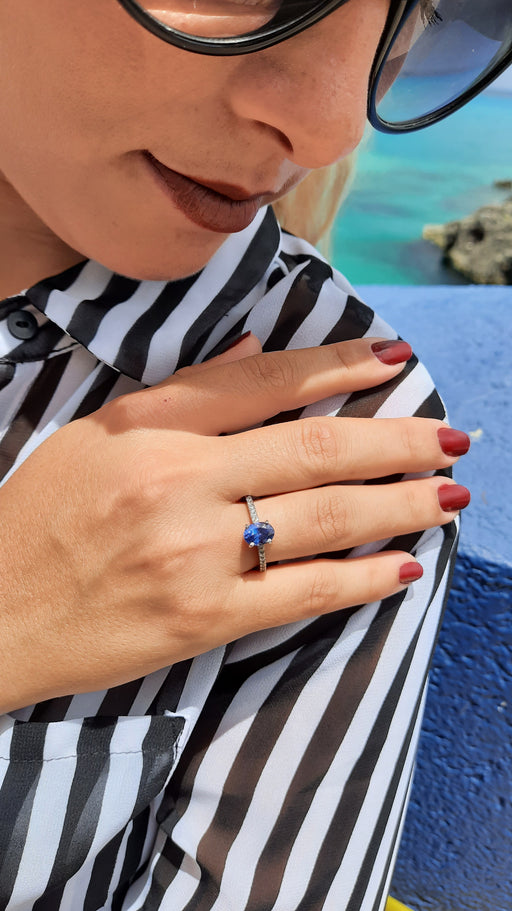 Tanzanite 1.40ct tw Ring with 0.25ct tw diamonds in 14kt Gold