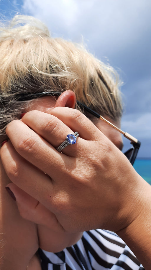 Tanzanite 1.40ct tw Ring with 0.20ct tw diamonds in 14kt Gold