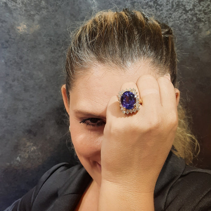 Tanzanite 18.20ct tw Ring with  2.50ct Diamonds in 14kt Gold