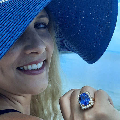 Tanzanite 18.20ct tw Ring with  2.50ct Diamonds in 14kt Gold