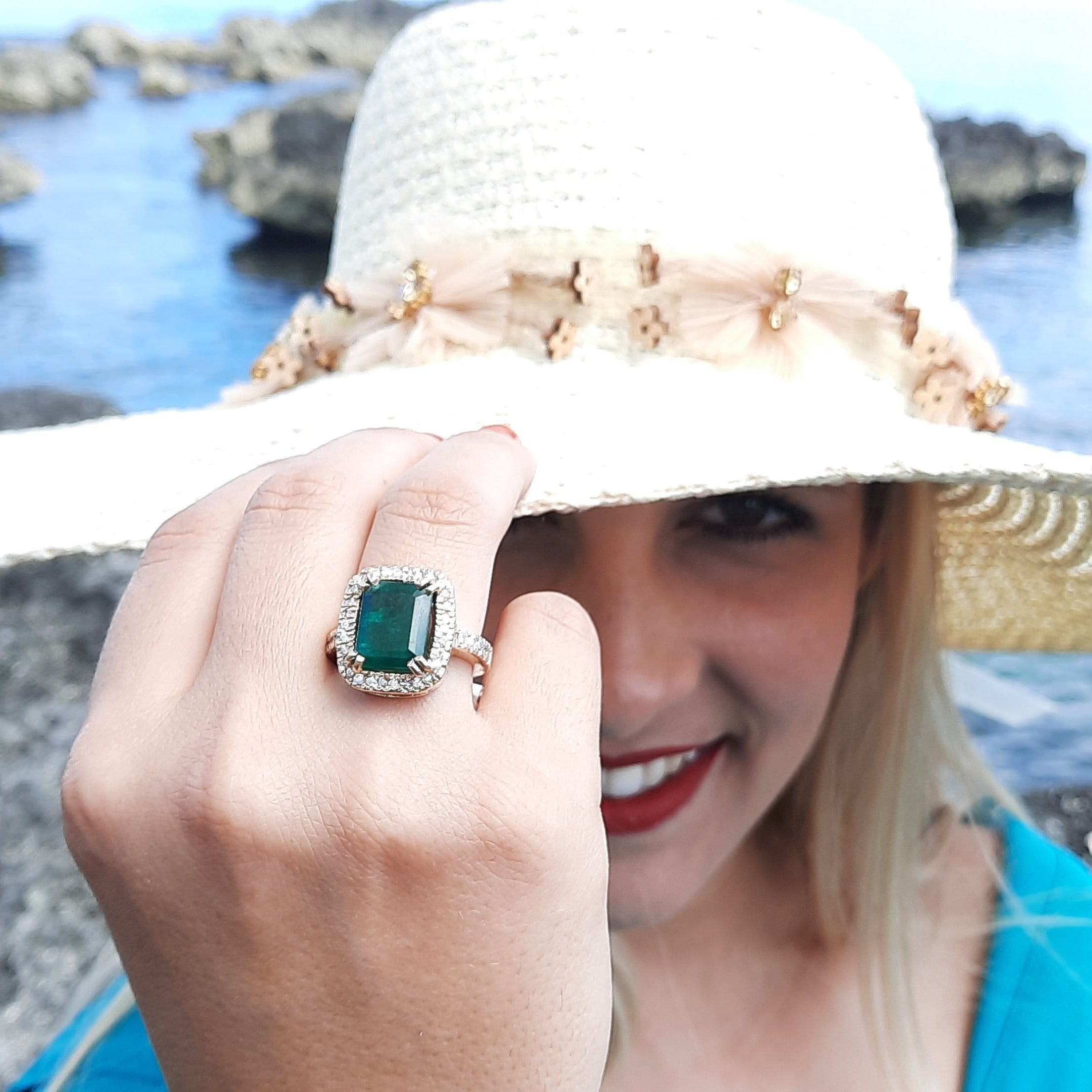 Emerald 5.51ct tw and Diamond 0.50ct tw Women's Ring 14kt Gold