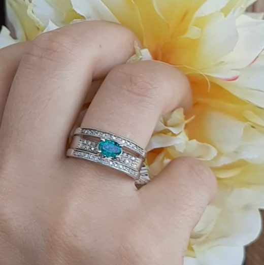 Emerald 0.75ct tw and Diamond 0.40ct tw Women's Ring 14kt Gold