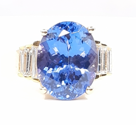 Tanzanite 7.01ct tw Ring with 0.70 Diamonds in 14kt Gold