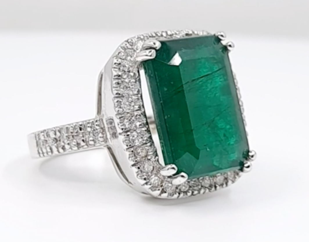 Emerald 7.50ct tw and Diamond 0.50ct tw Women's Ring 14kt Gold